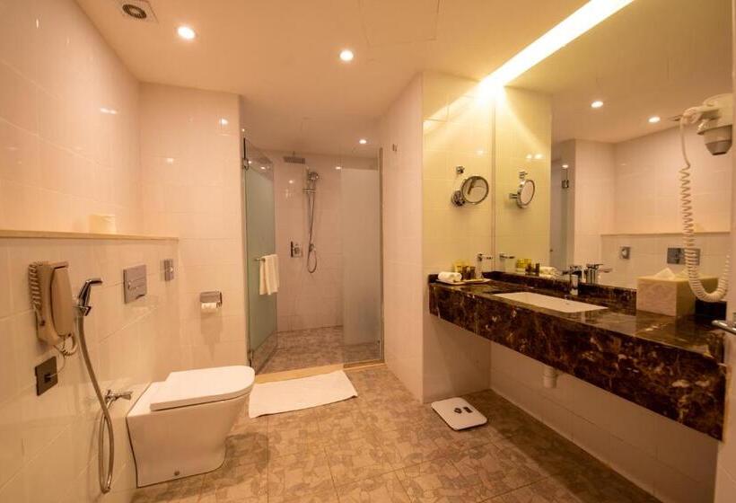 هتل Pyramid Continental