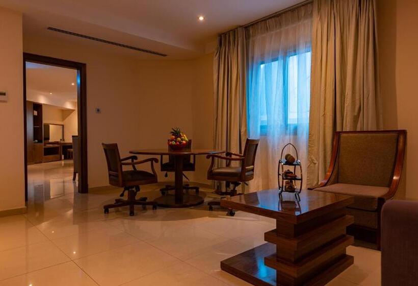 هتل Pyramid Continental