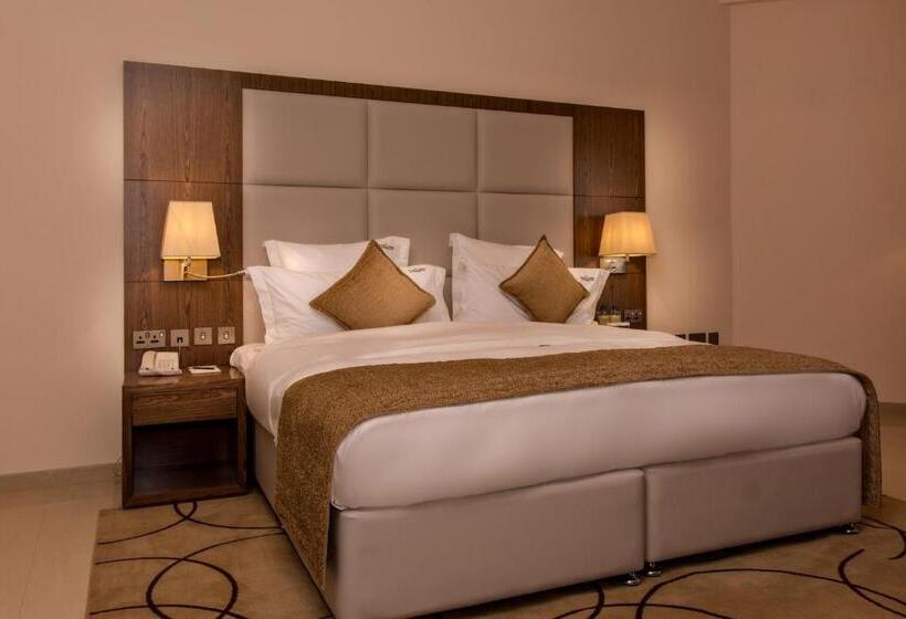 هتل Pyramid Continental