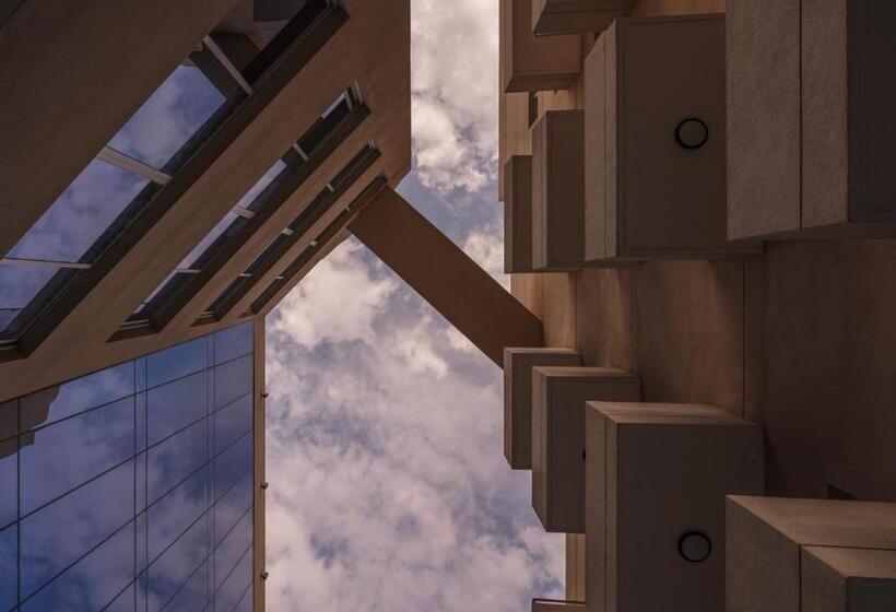 هتل Pyramid Continental