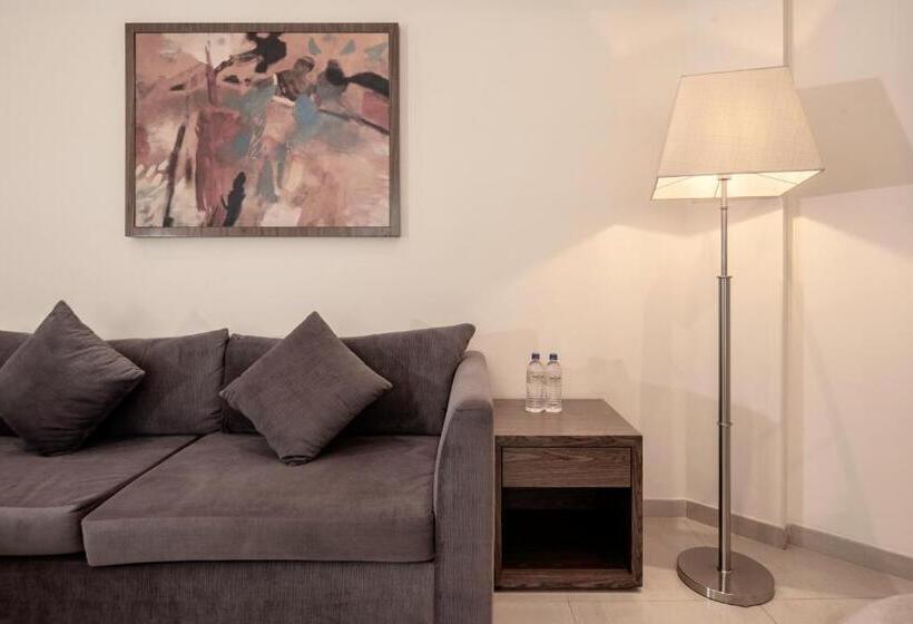 هتل Pyramid Continental