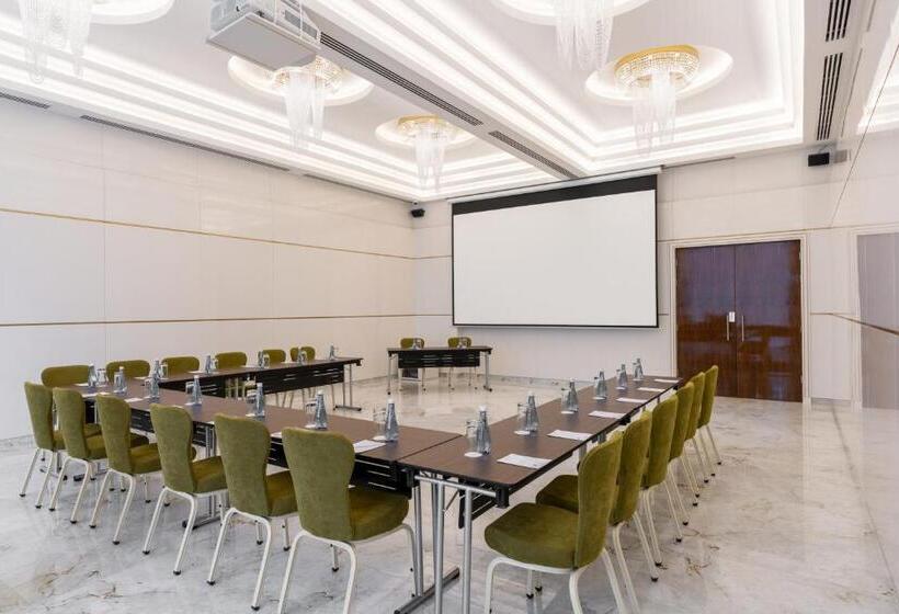 هتل Pyramid Continental