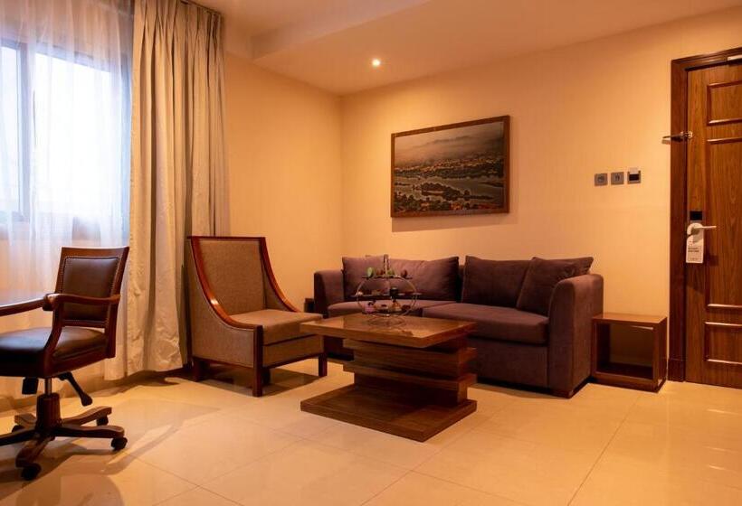 هتل Pyramid Continental