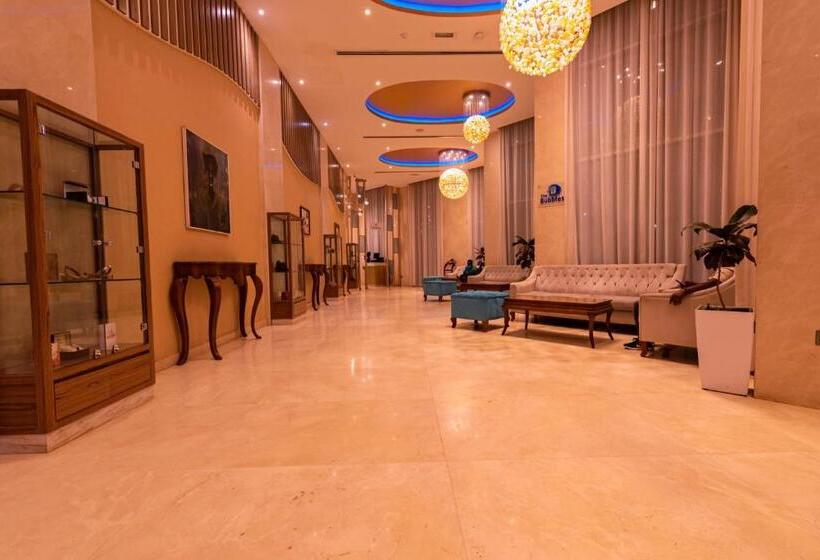 هتل Pyramid Continental