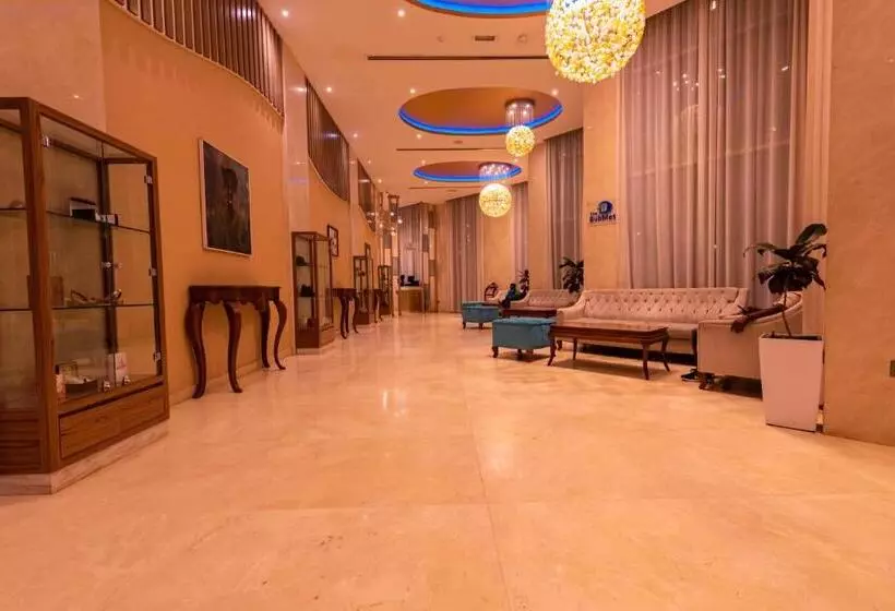 هتل Pyramid Continental