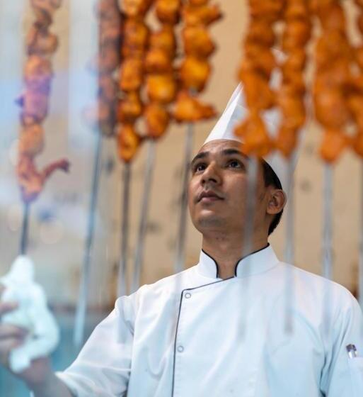 هتل Pyramid Continental