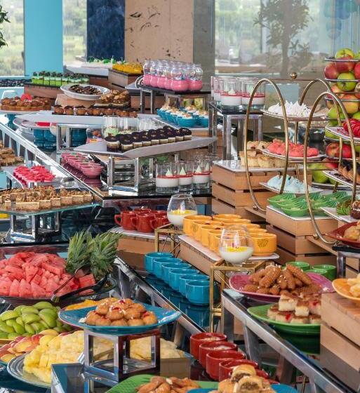 هتل Pyramid Continental