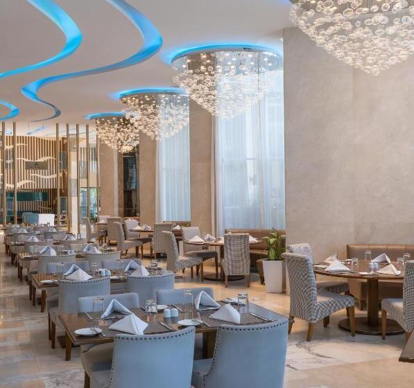 هتل Pyramid Continental