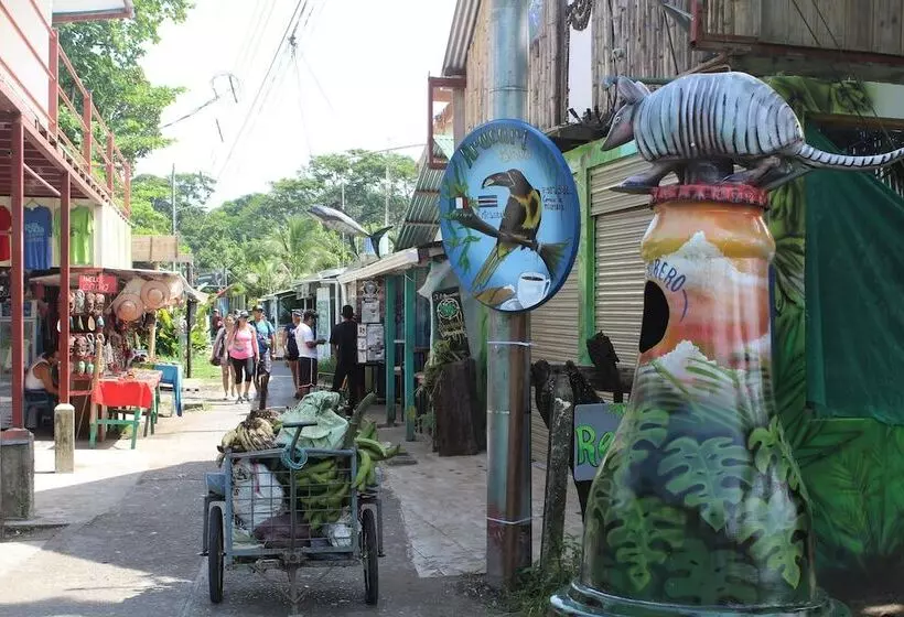 ペンション Tortuguero Hostel & Backpackers