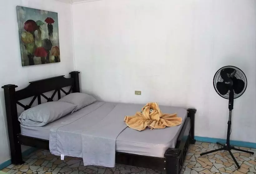 ペンション Tortuguero Hostel & Backpackers