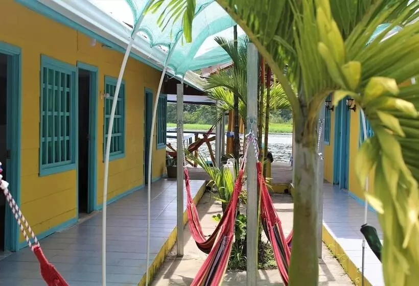 ペンション Tortuguero Hostel & Backpackers