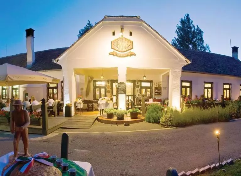 Retkeilymaja Tenkes Fogadó és Vendégház Harkány