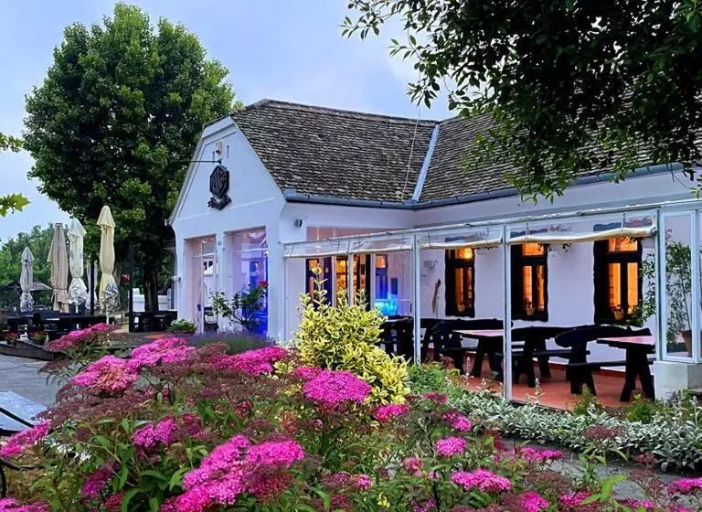 Retkeilymaja Tenkes Fogadó és Vendégház Harkány