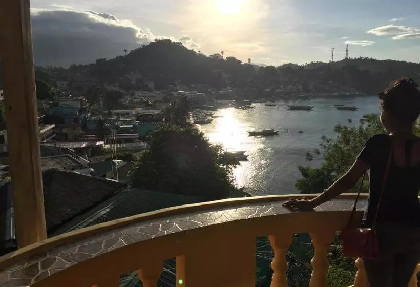 Grace Hotel & Dive