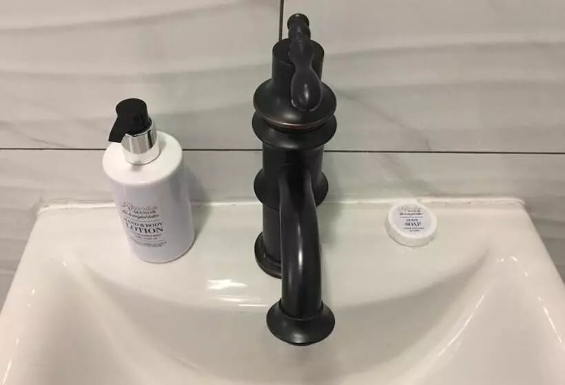 Majatalo Riverton Manor