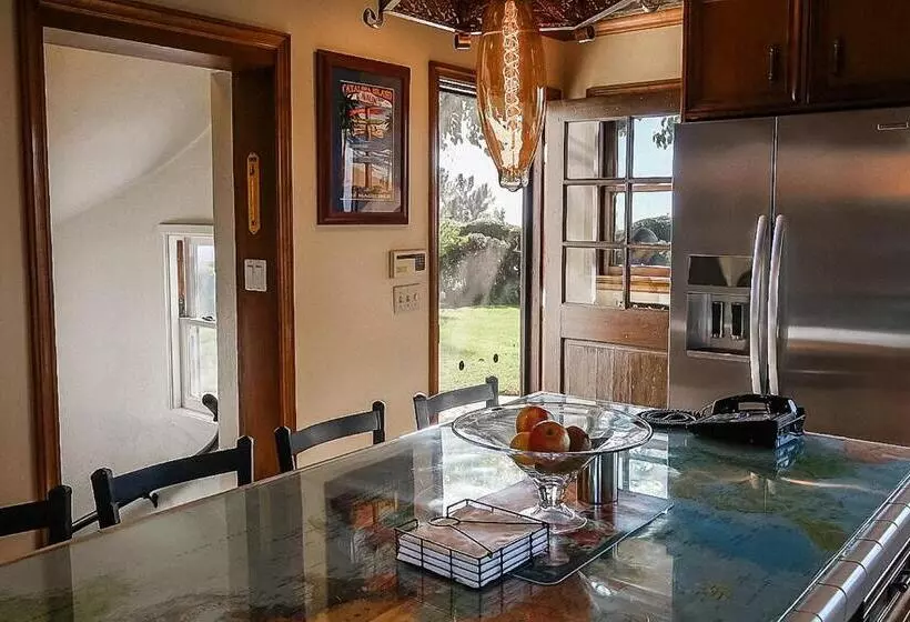 Majatalo The Patrician Hollywood Universal