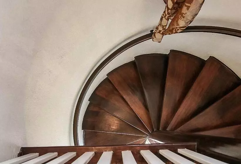 Majatalo The Patrician Hollywood Universal