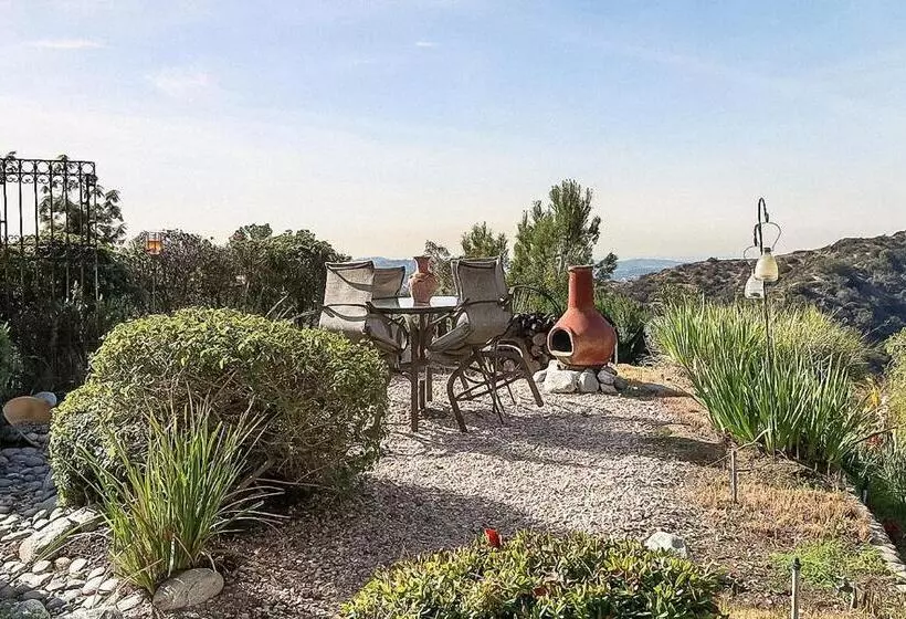 Majatalo The Patrician Hollywood Universal