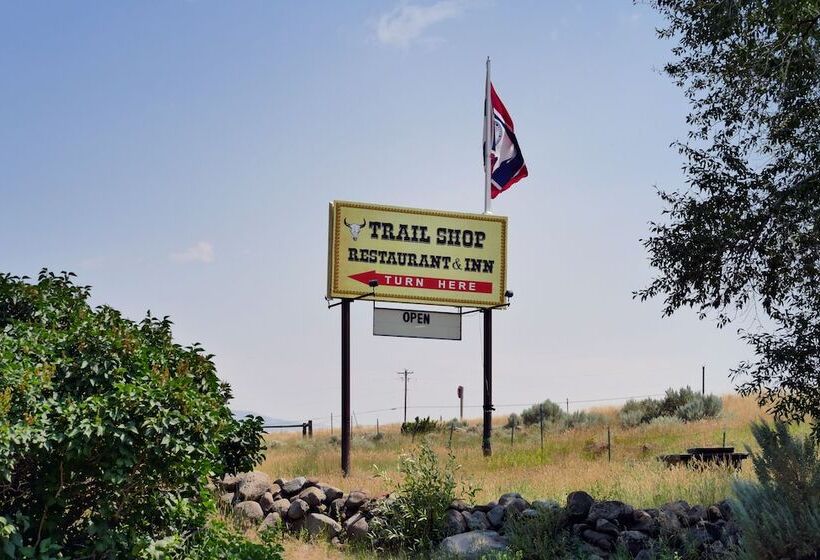 Общежитие Trail Shop Inn