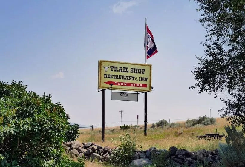 Retkeilymaja Trail Shop Inn