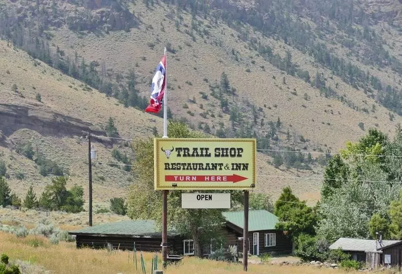 Retkeilymaja Trail Shop Inn