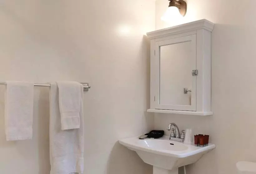 Retkeilymaja Trail Shop Inn