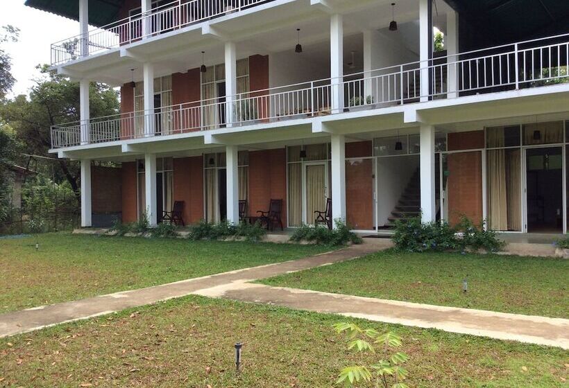 Pension Sigiriya Rock Hide