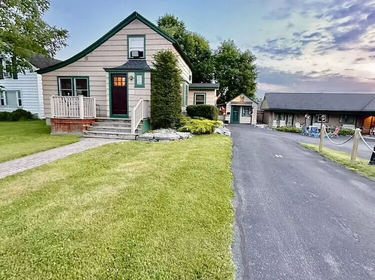 ユースホステル Wooden Boat Inn