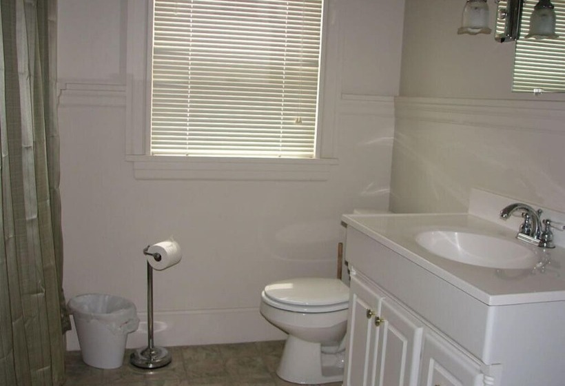 호스텔 Wooden Boat Inn