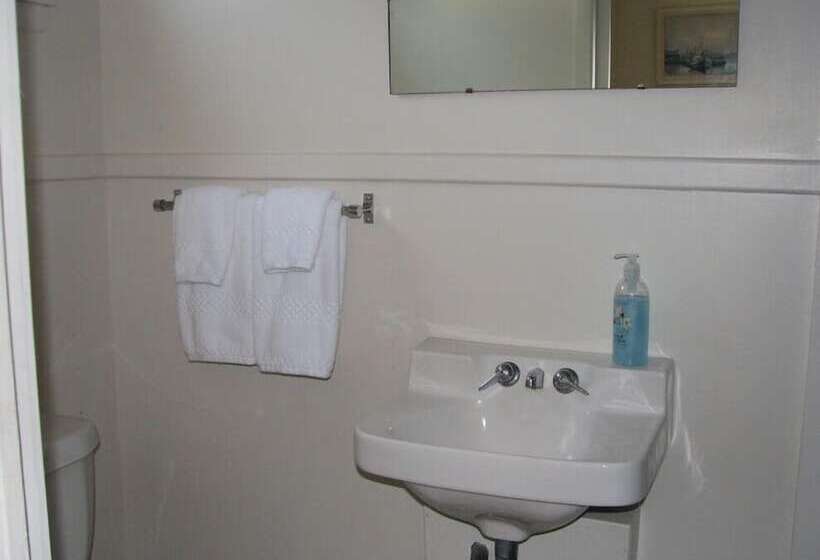 호스텔 Wooden Boat Inn