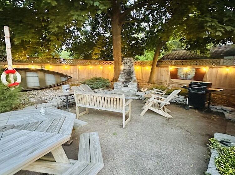 호스텔 Wooden Boat Inn