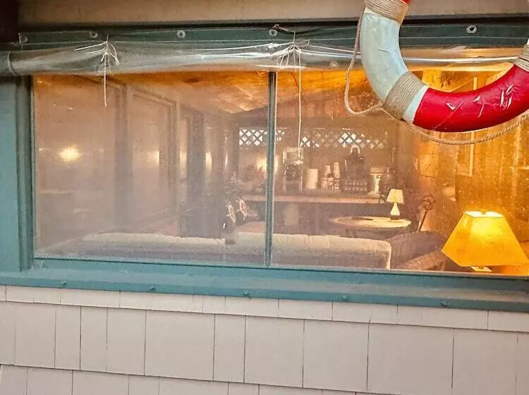 ユースホステル Wooden Boat Inn