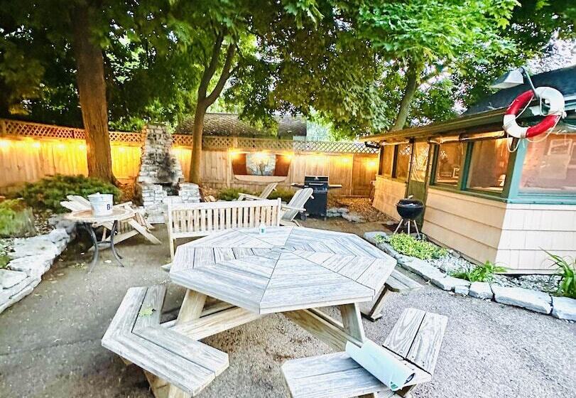 호스텔 Wooden Boat Inn