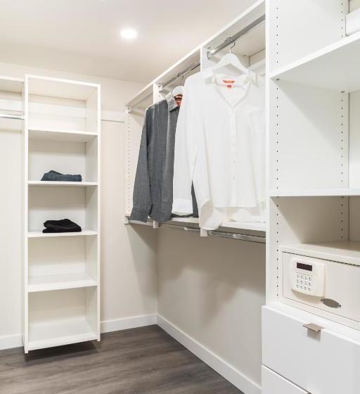 Level Yaletown Richards