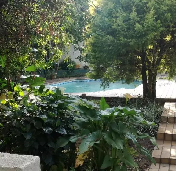 Majatalo Cadle House