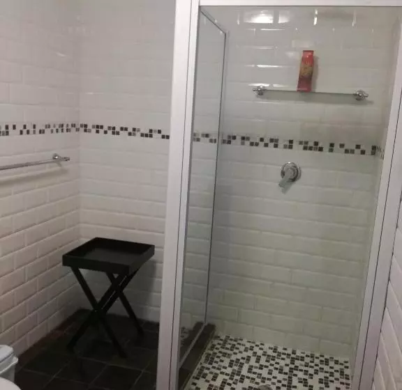 Majatalo Cadle House