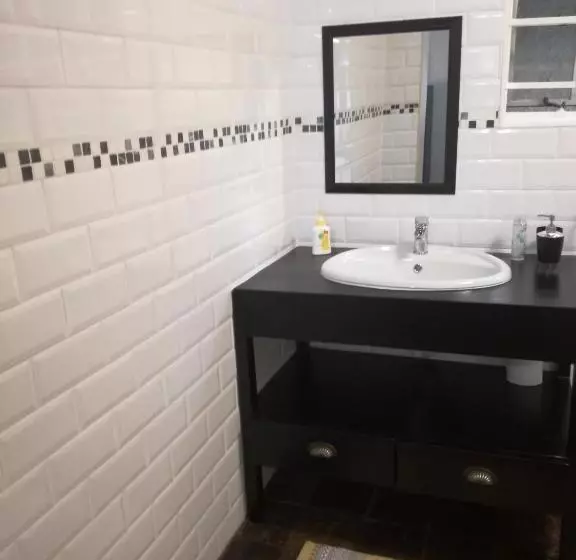 Majatalo Cadle House