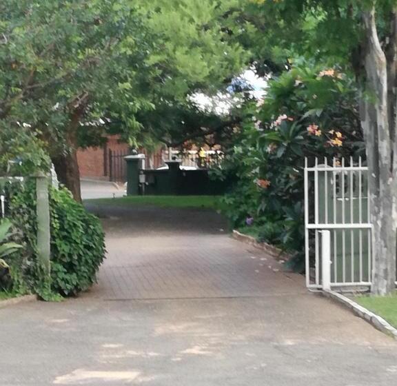 بنسيون Cadle House