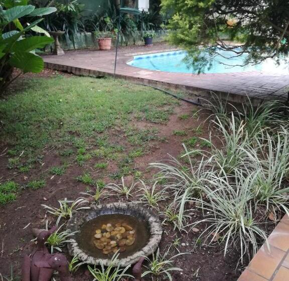 بنسيون Cadle House