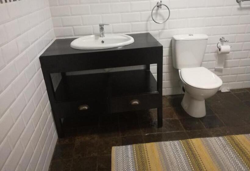 بنسيون Cadle House