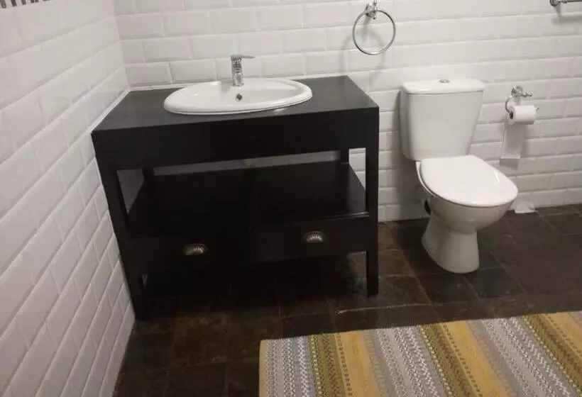 Majatalo Cadle House