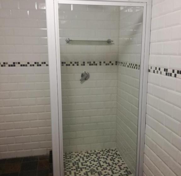 بنسيون Cadle House