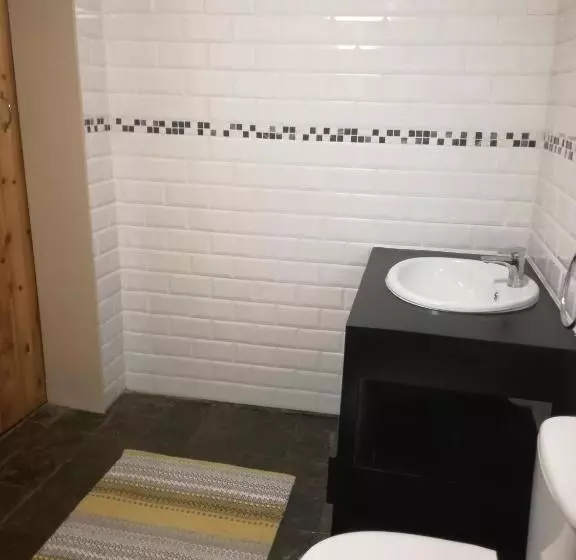 Majatalo Cadle House