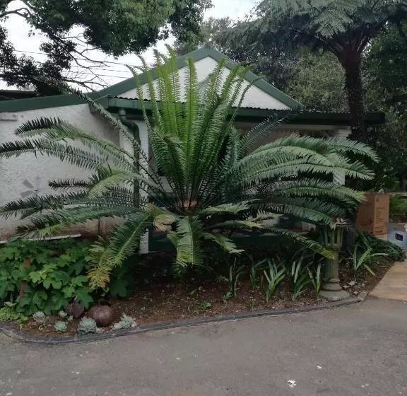 Majatalo Cadle House