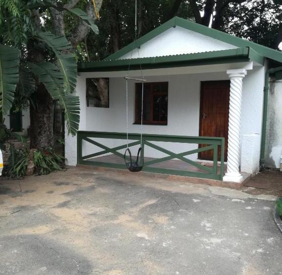 بنسيون Cadle House