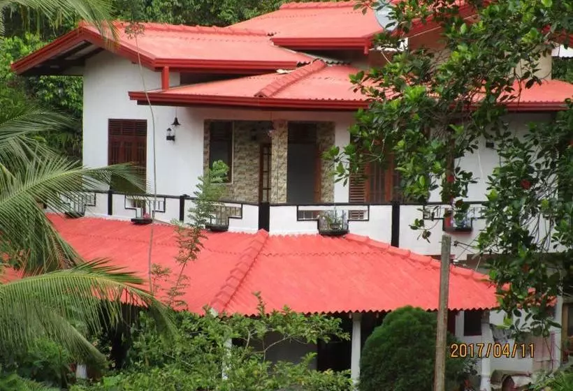 پانسیون Maneesha Guest House