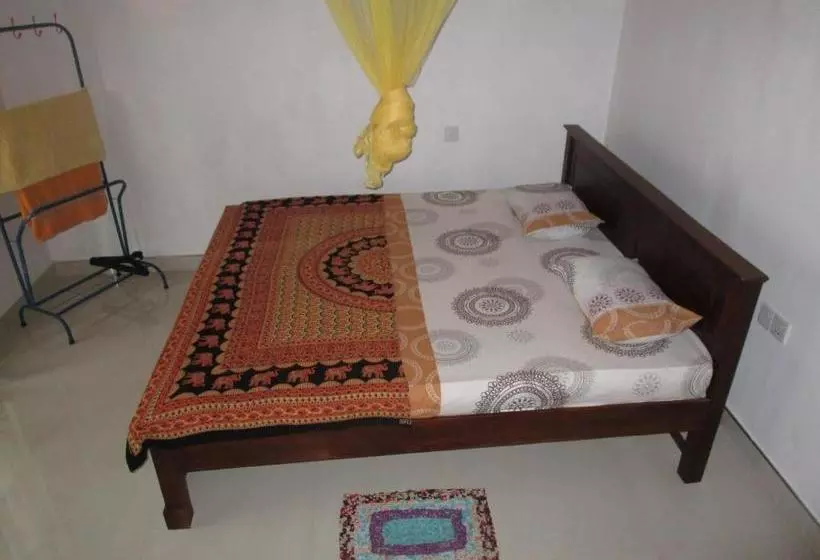 پانسیون Maneesha Guest House
