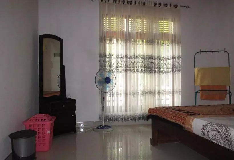 پانسیون Maneesha Guest House