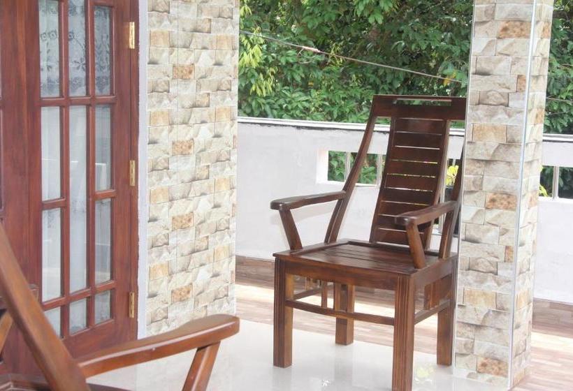 펜션 Maneesha Guest House