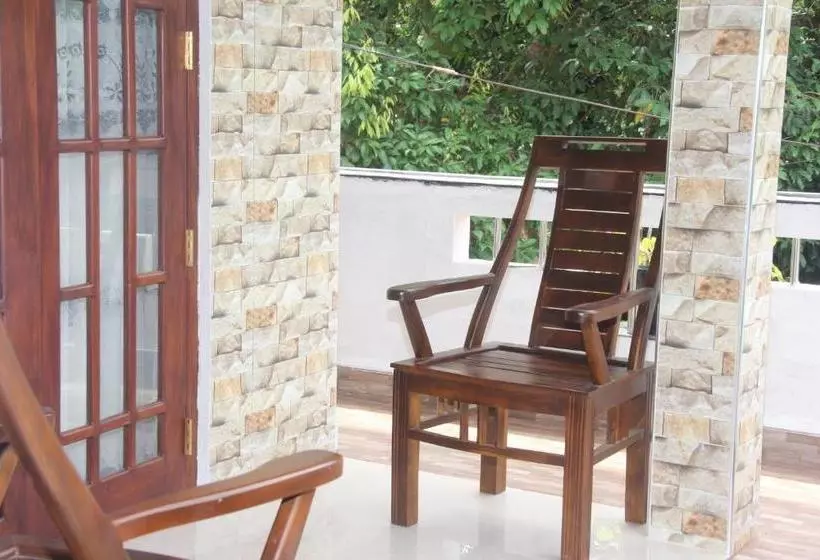 پانسیون Maneesha Guest House
